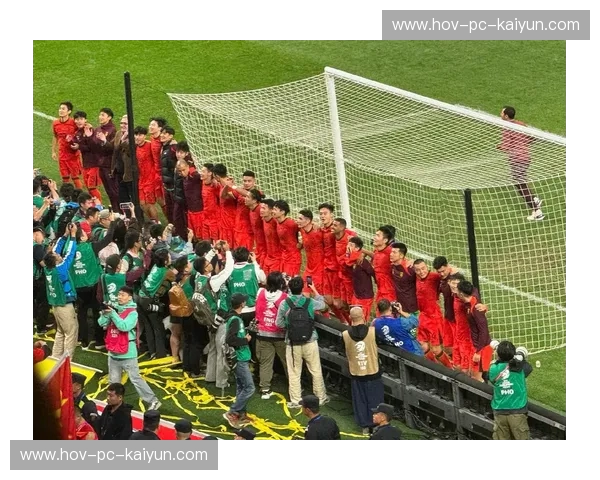 多哈的晚风与未完的救赎：国足vs卡塔尔，一场关于呼吸的博弈